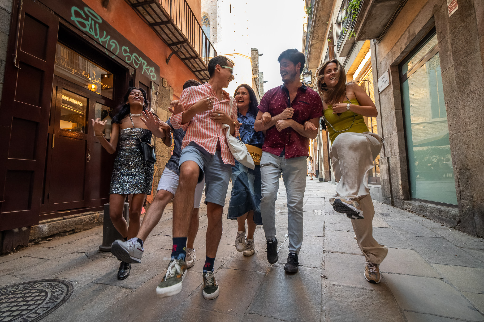 在導遊的帶領下,徒步遊覽巴塞隆納的哥特區,體驗巴塞隆納的中世紀秘密 在導遊的帶領下,徒步遊覽巴塞隆納的哥特區,體驗巴塞隆納的中世紀秘密