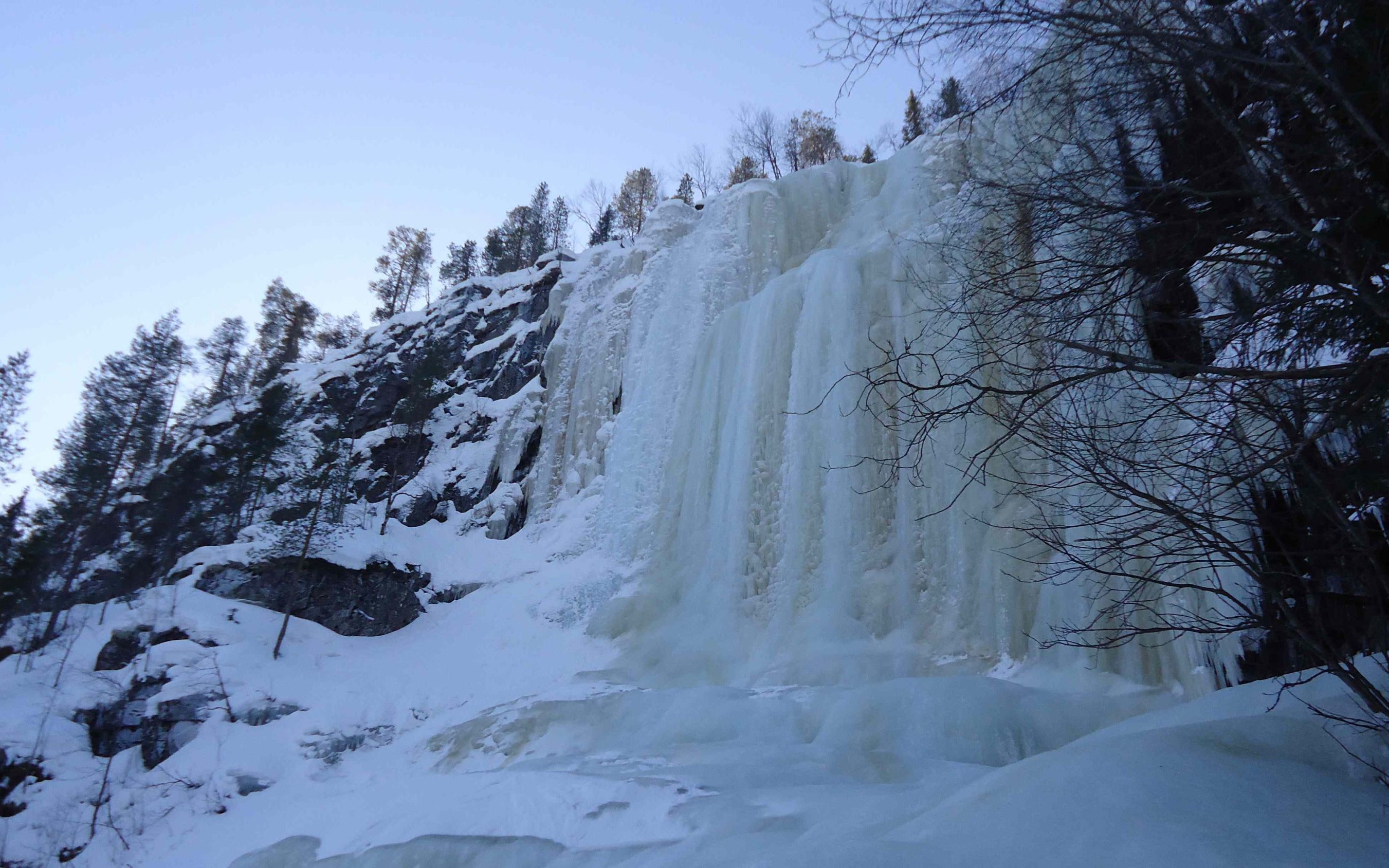Korouoma canyon and Auttikongas hiking tour with BBQ in Rovaniemi