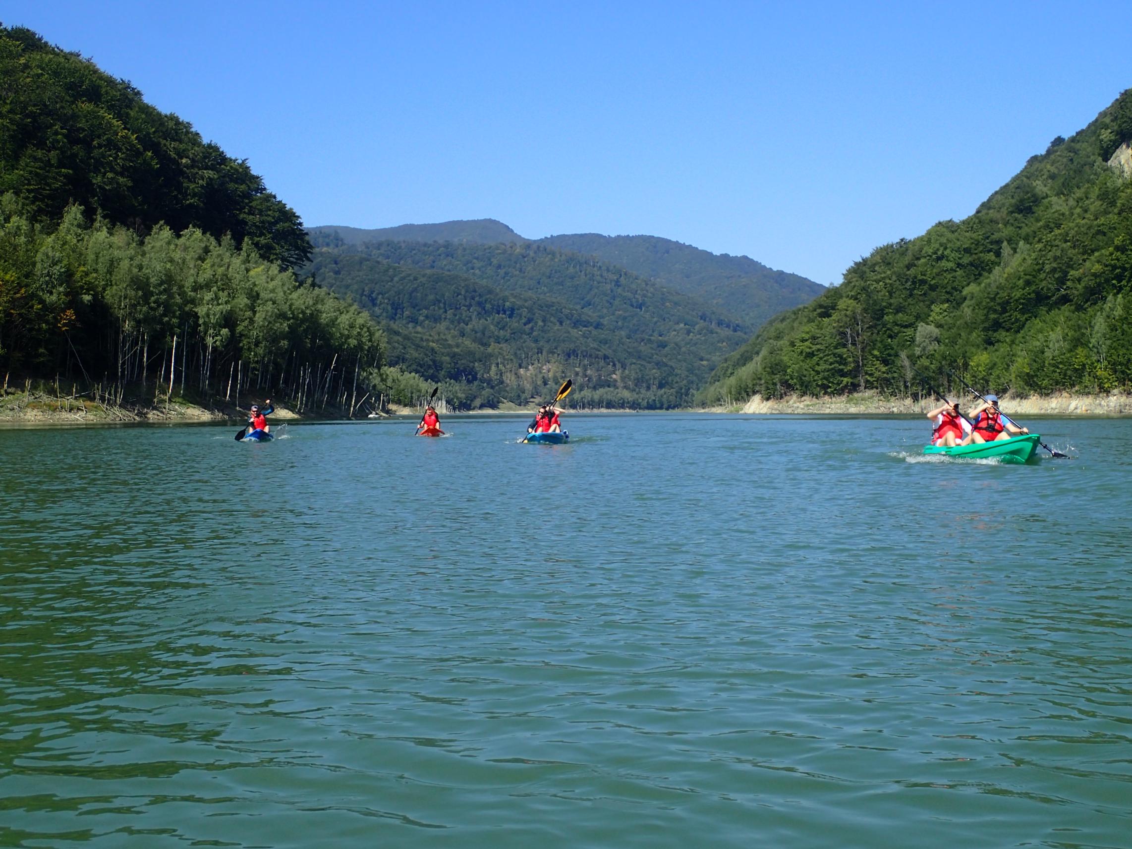 錫里烏山湖划艇探險