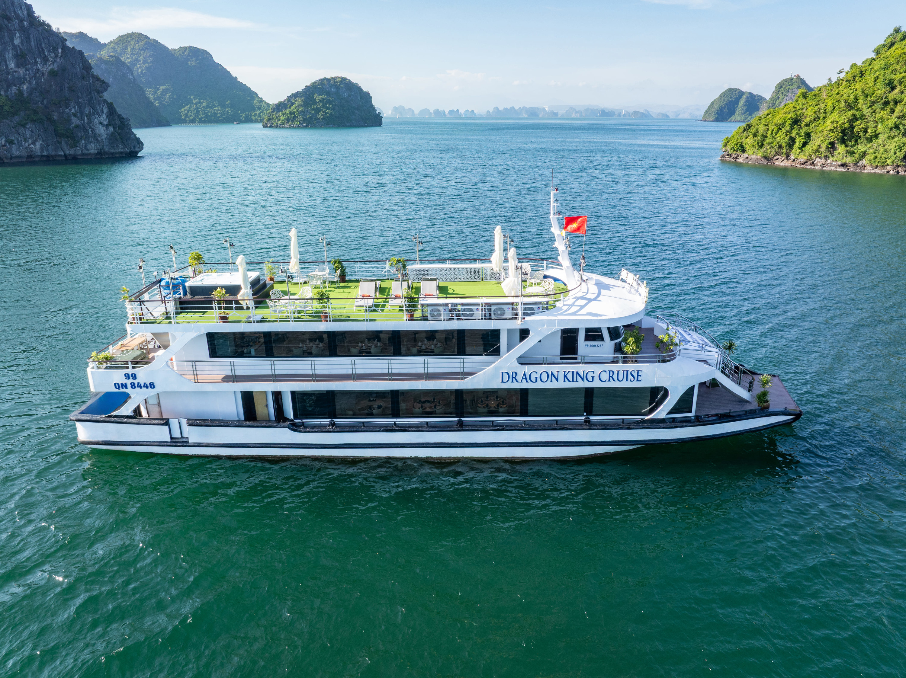 Dragon King 2 Day Cruise: Ha Long Bay Tour with Sung Sot & Ti Top