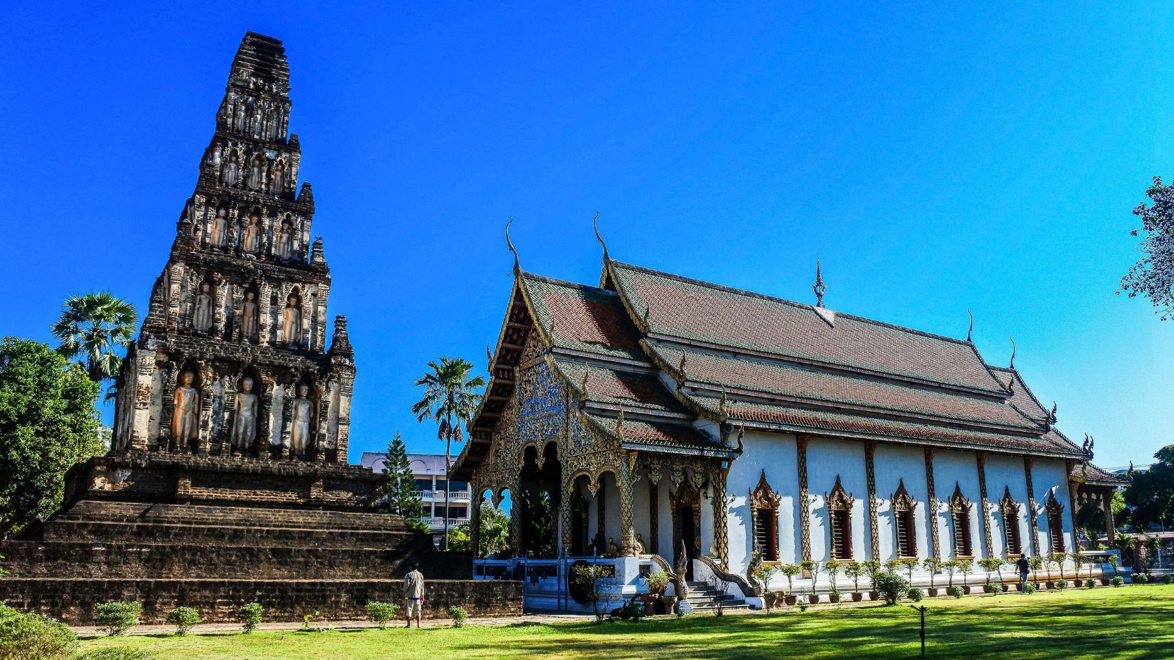Lamphun & Lampang Full-Day Temple & Sightseeing Tour