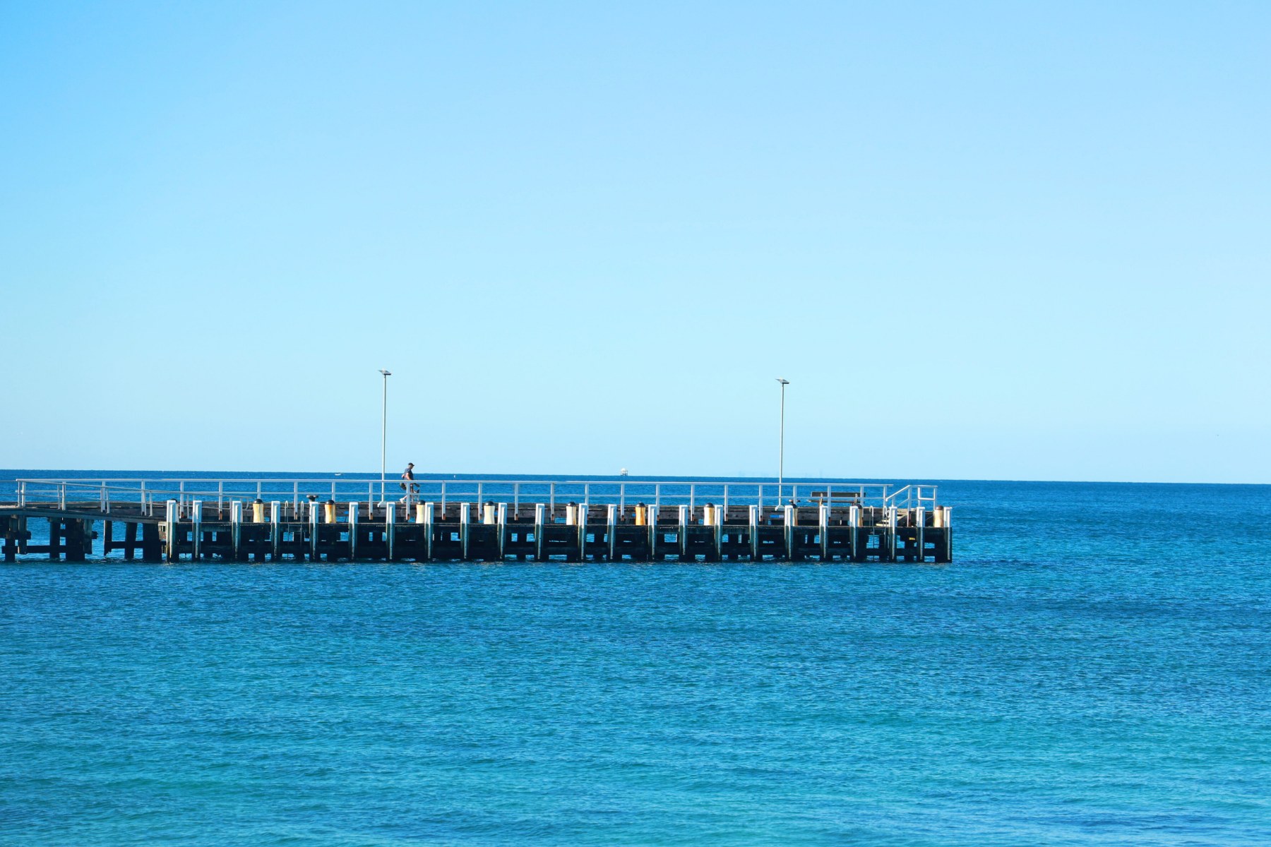 Discover the crystal-clear “jelly sea” and white pier – a hidden gem.