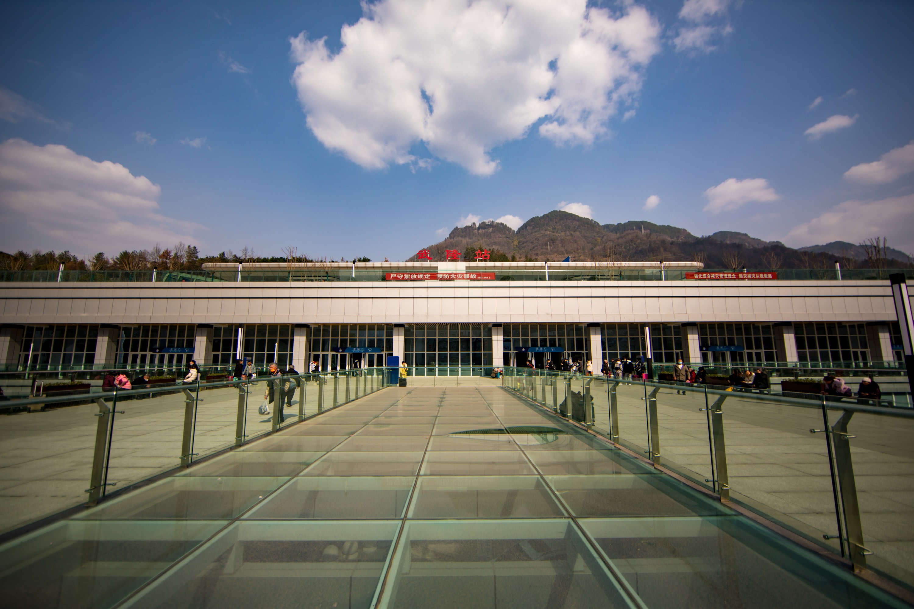 Private shuttle service between Wulong Railway Station and attractions within Fairy Mountain Town