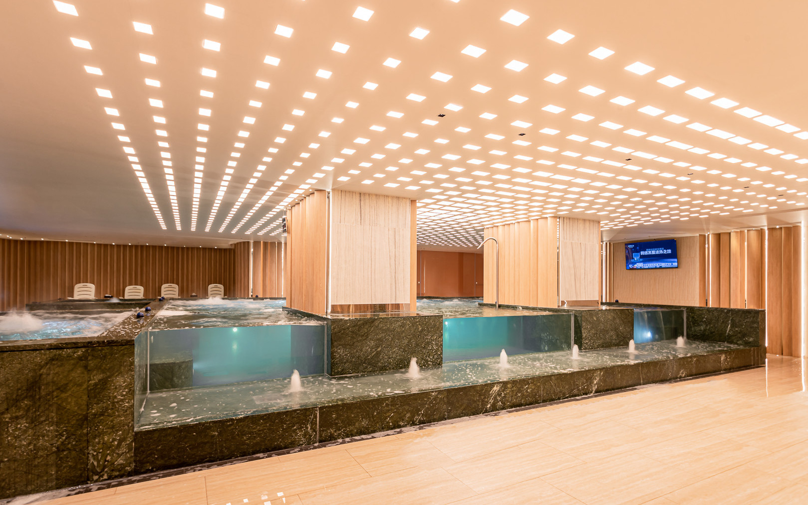 Royal Holiday Food & Spa | Near Luohu Port