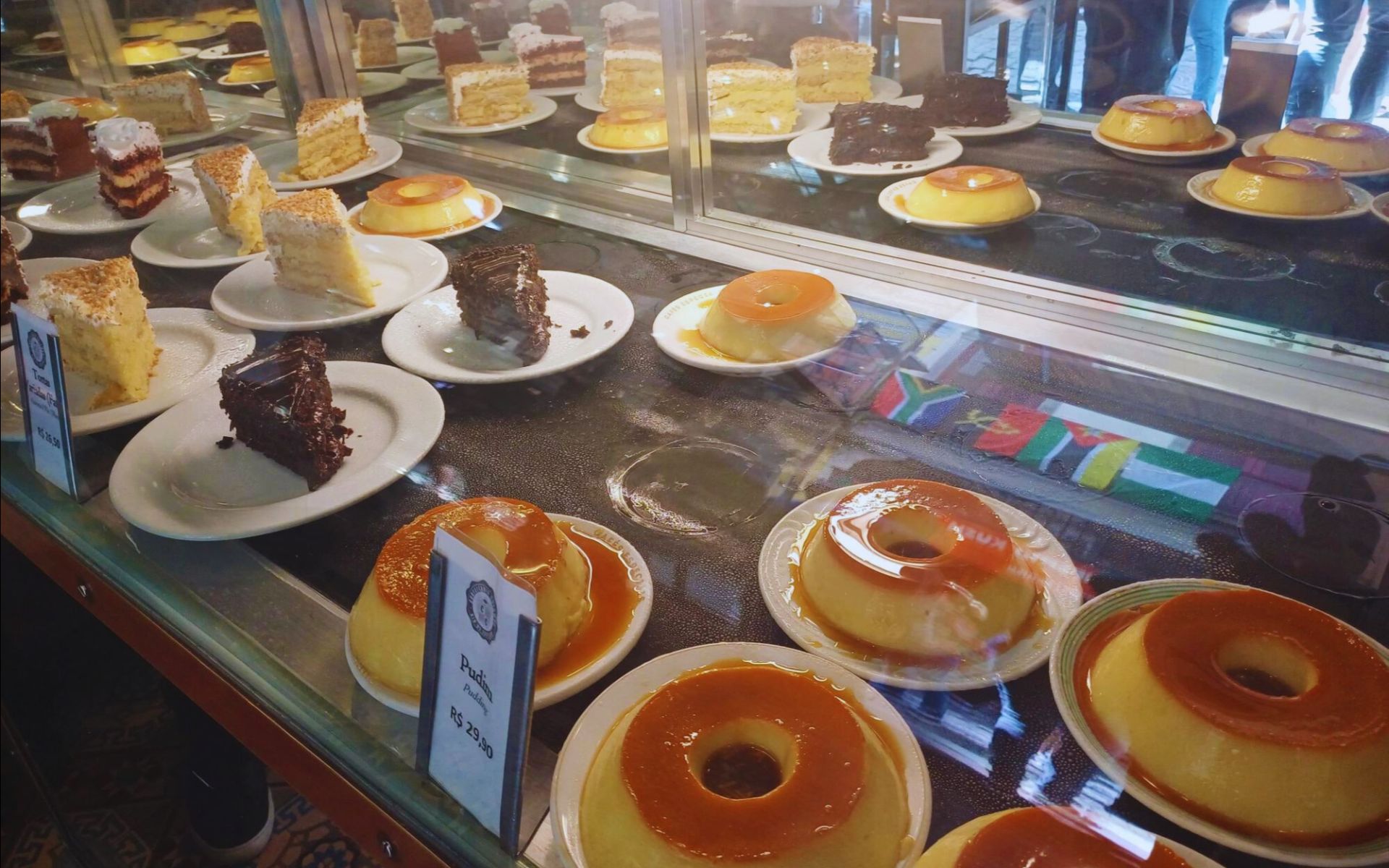 在 Confeitaria Colombo 品嚐傳統巴西糕點和卡士達醬。