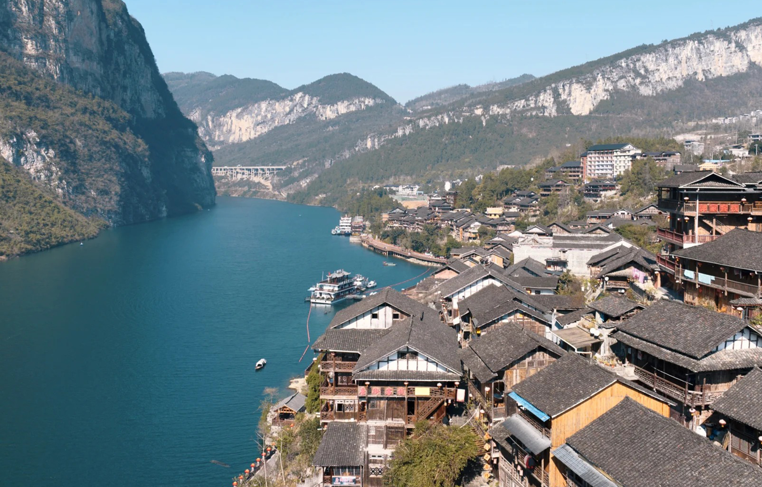 重慶武隆天生三橋+龍水峽地縫+仙女山森林公園+烏江畫廊觀景遊船+龔灘古鎮二日遊（喀斯特奇觀&草原風光&波浪公路&瀑布景觀）