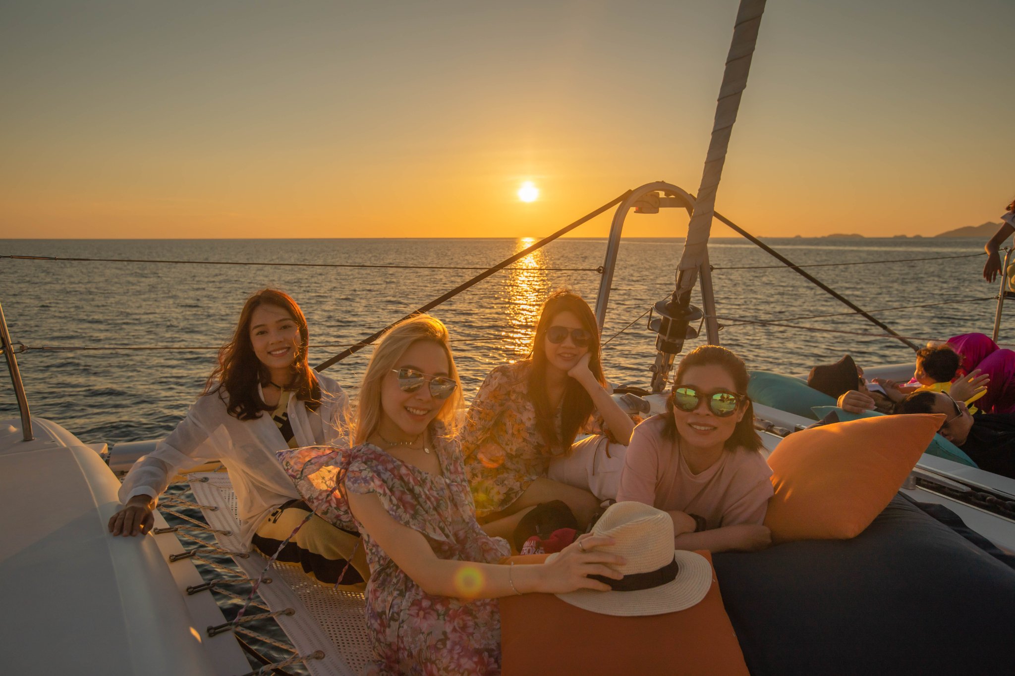 Koh Lipe Luxury Romantic Sunset Yacht with Island Views