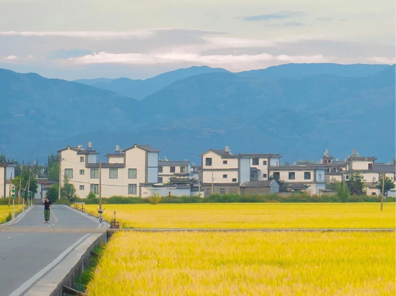 雲南昆明大理麗江六日拼團遊（中英雙語導遊+高端住宿+全程雲南特色餐+麗江古城+特色民族表演+玉龍雪山+甘海子+黑龍潭+昆明往返）