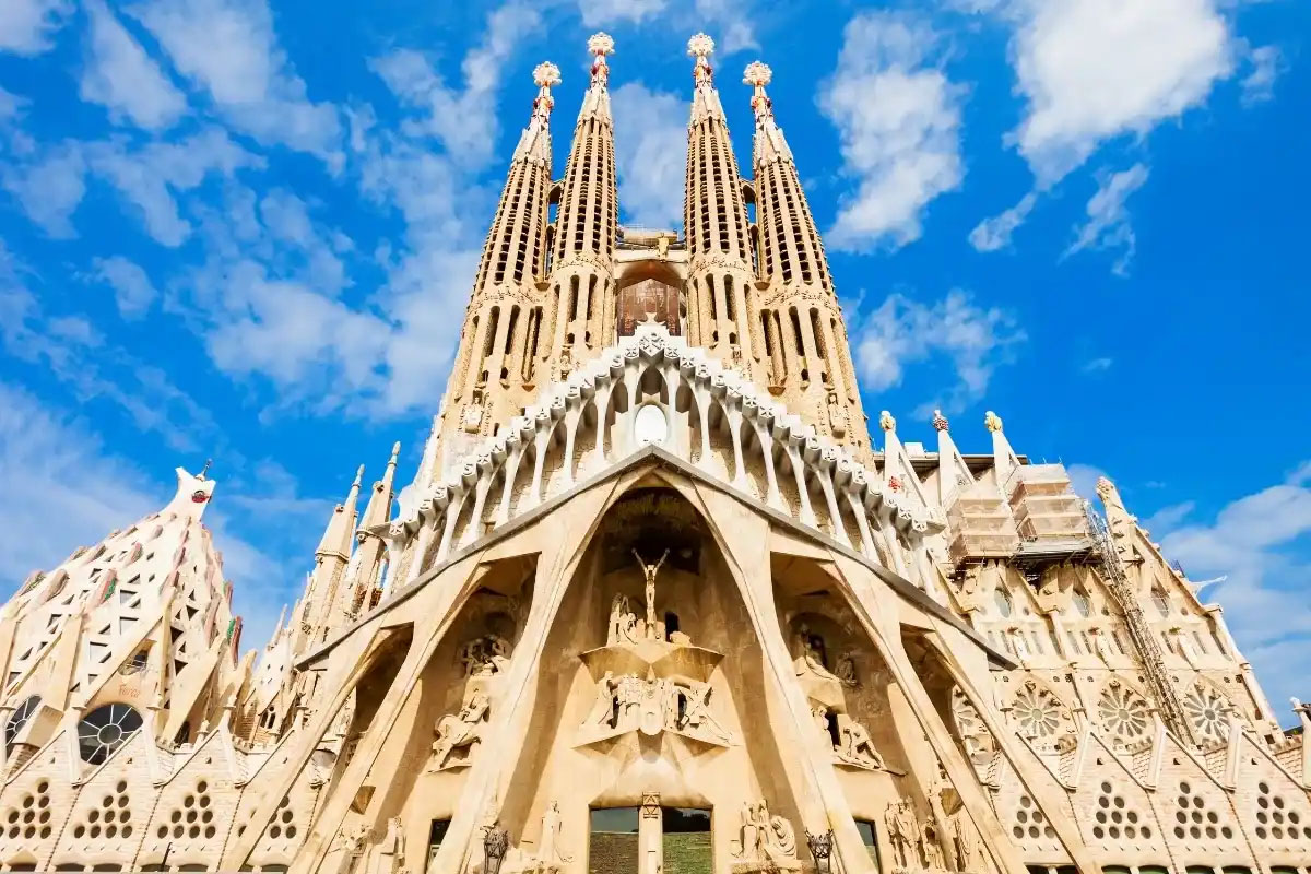 A Must-See in Barcelona: The History and Art of Sagrada Familia