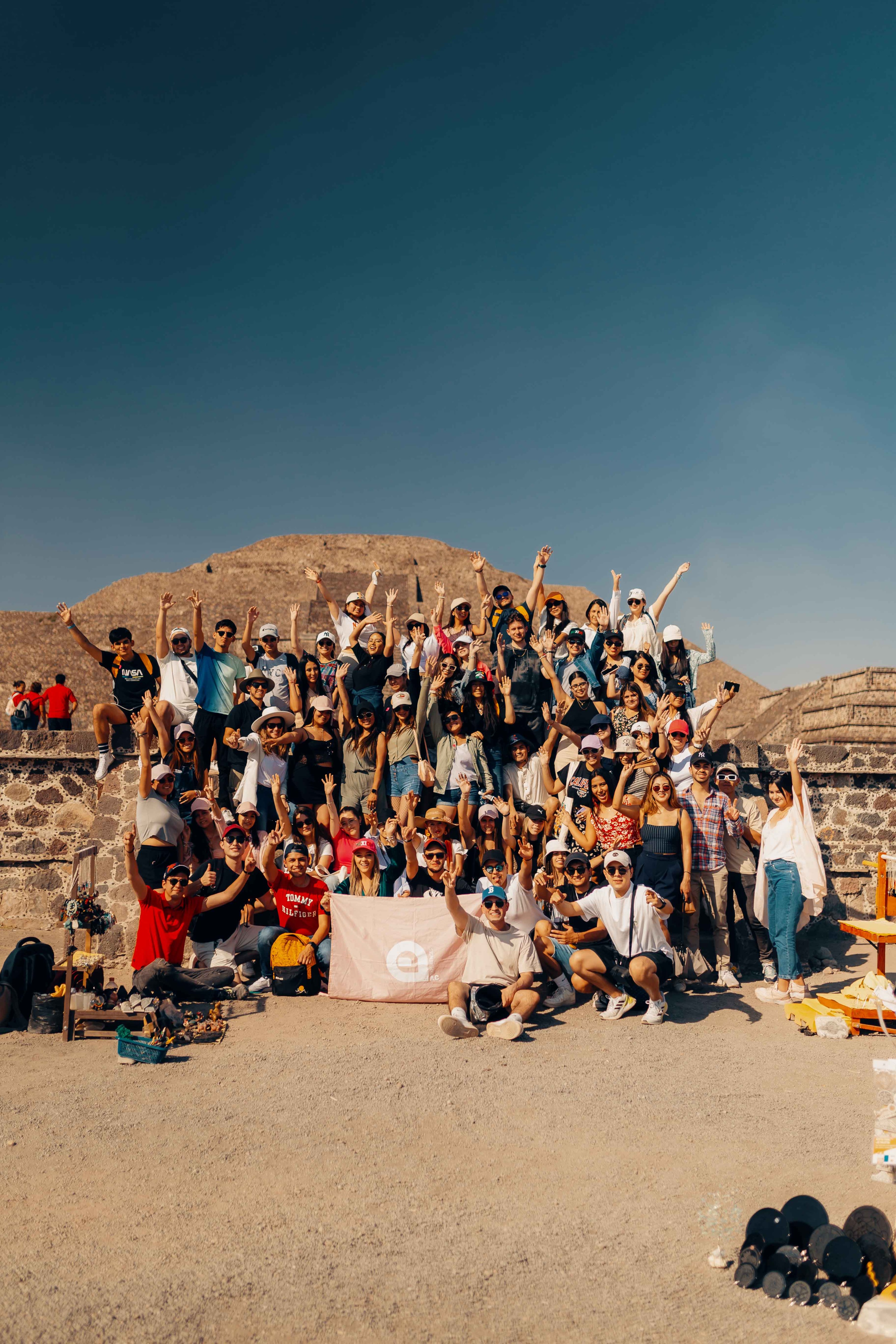 PREMIUM TOUR Piramides Teotihuacan and Cueva with Transportation