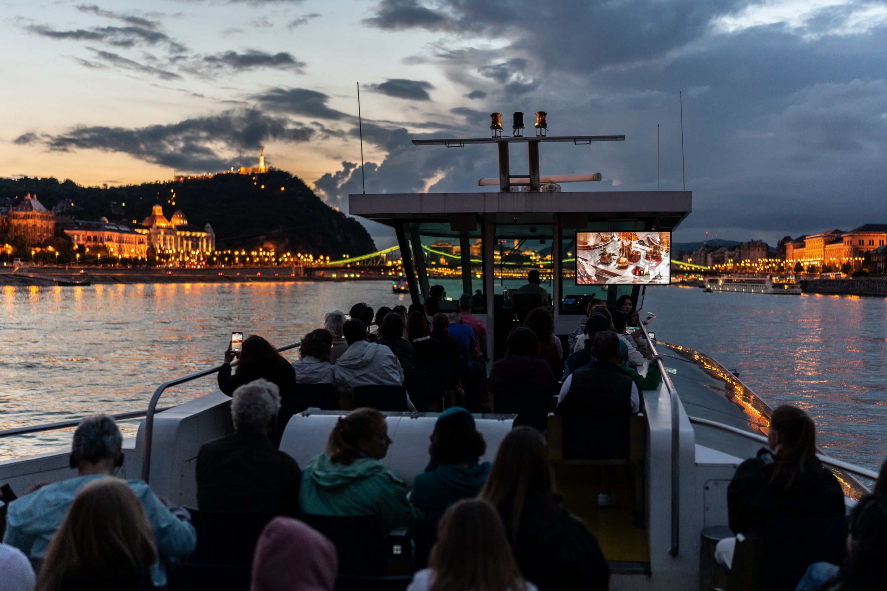 Danube River Evening Sightseeing Cruise in Budapest