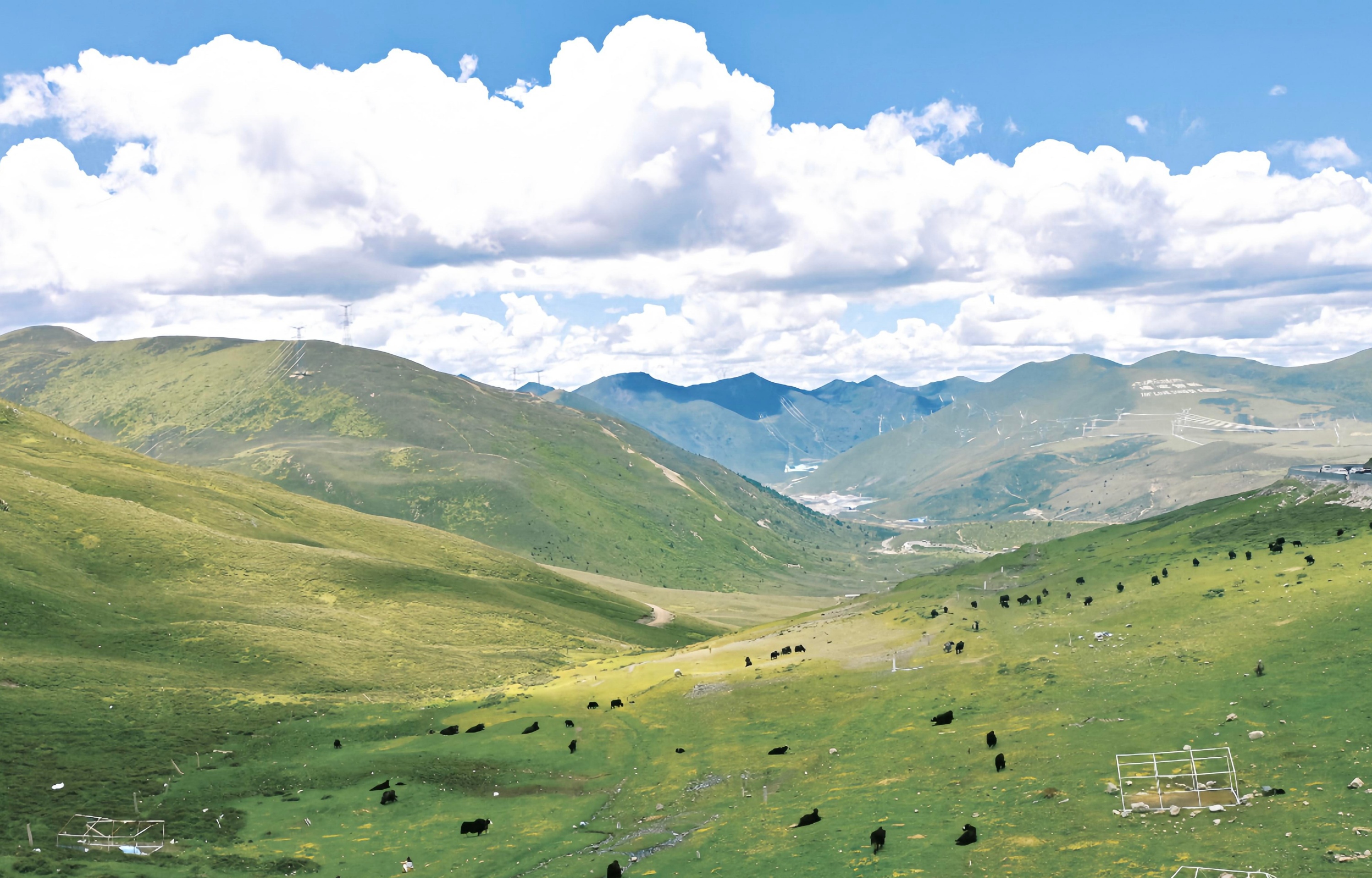 登上山頂，俯瞰整個山脈，那種一覽眾山小的感覺讓人心潮澎湃。