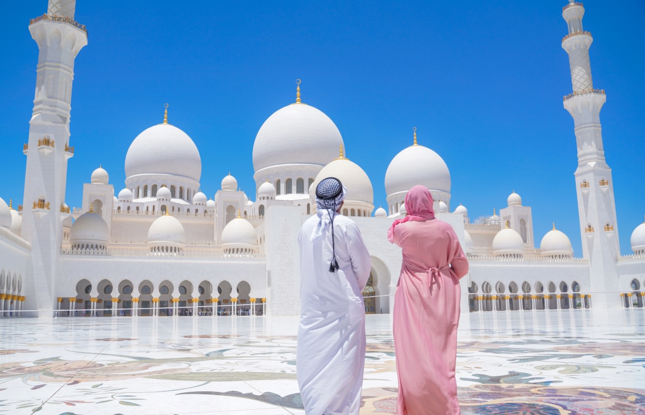 From Dubai: Sheikh Zayed Grand Mosque Tour with Photographer