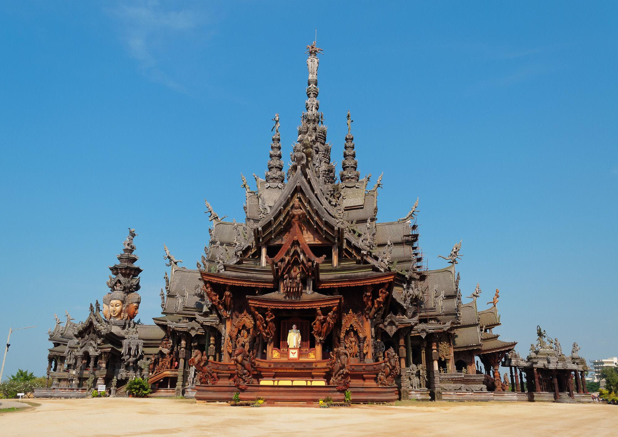 Full day Pattaya with hidden beach (lala lake)by MyProGuide