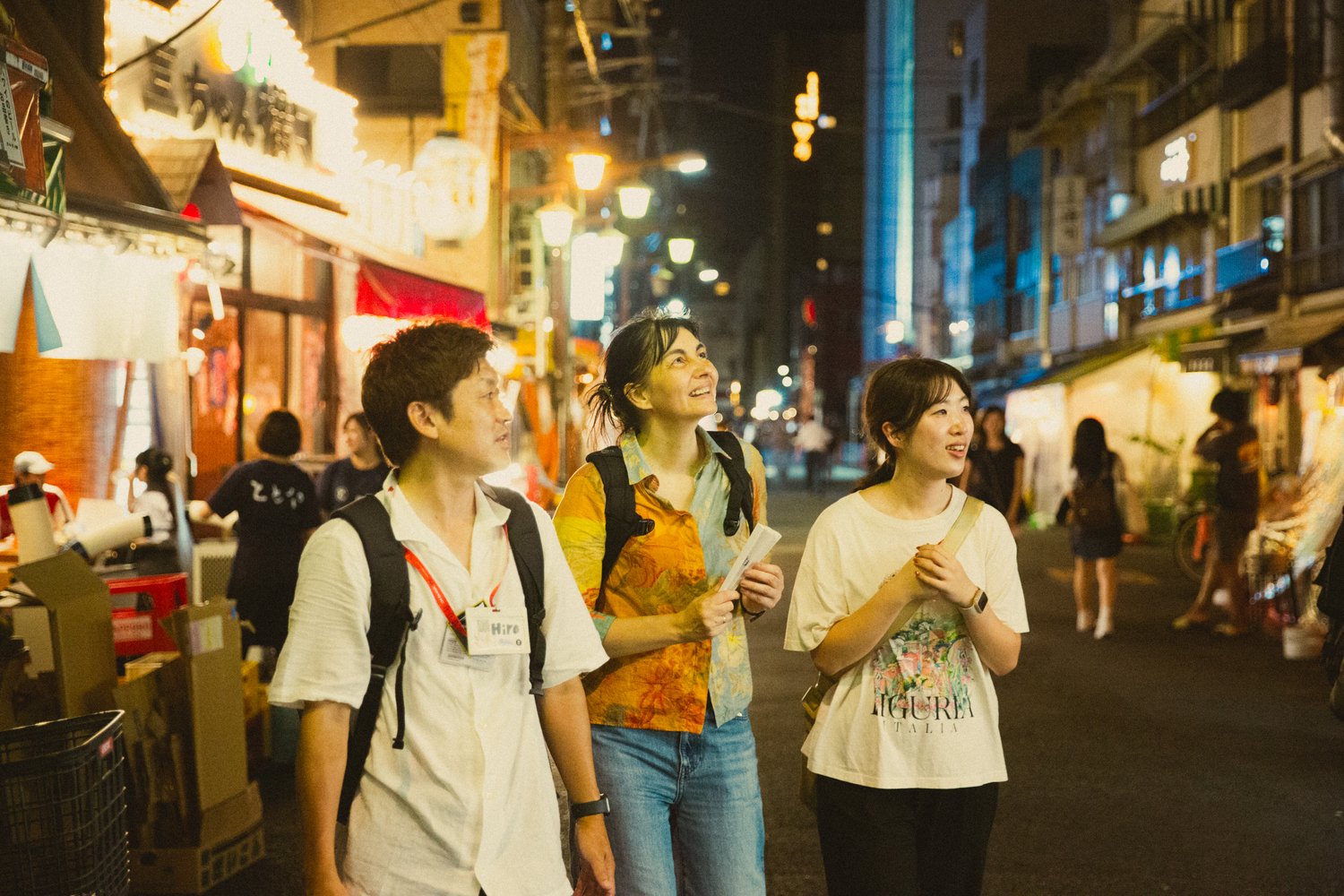 探索旅遊書上找不到的活力夜生活與街頭文化,由熱情的在地嚮導帶領,安全又盡興。 探索旅遊書上找不到的活力夜生活與街頭文化,由熱情的在地嚮導帶領,安全又盡興。