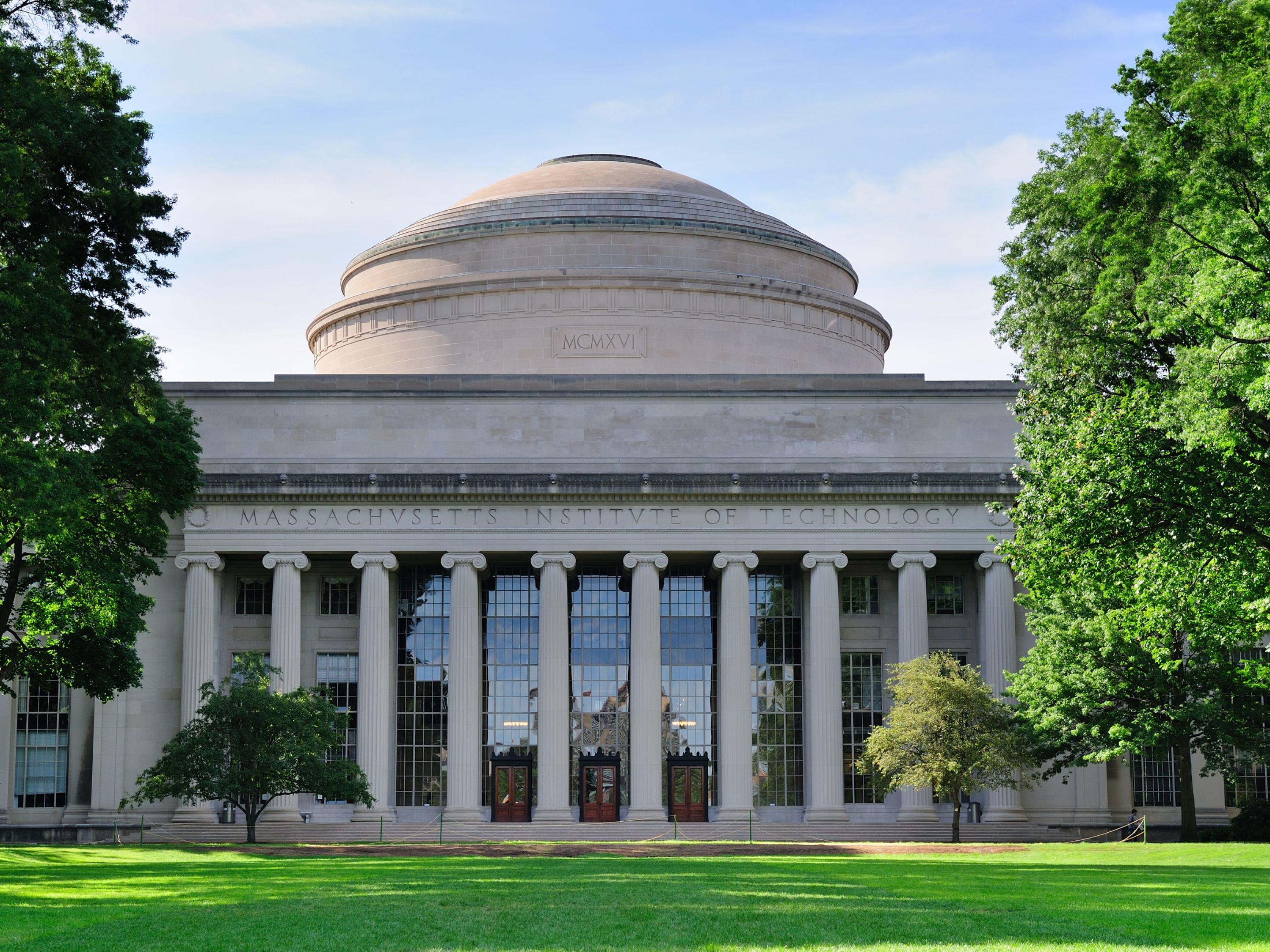 Illustrious Schools: MIT and Harvard University Walking Tour