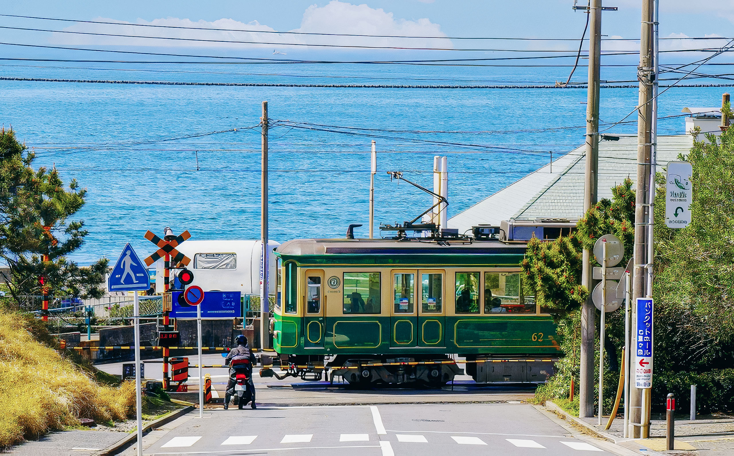 逃離東京的鋼筋叢林,沉浸在湘南地區的海岸微風中。這趟旅程不僅僅是觀光,更是一場穿越懷舊與文化的深度體驗。
逃離東京的鋼筋叢林,沉浸在湘南地區的海岸微風中。這趟旅程不僅僅是觀光,更是一場穿越懷舊與文化的深度體驗。