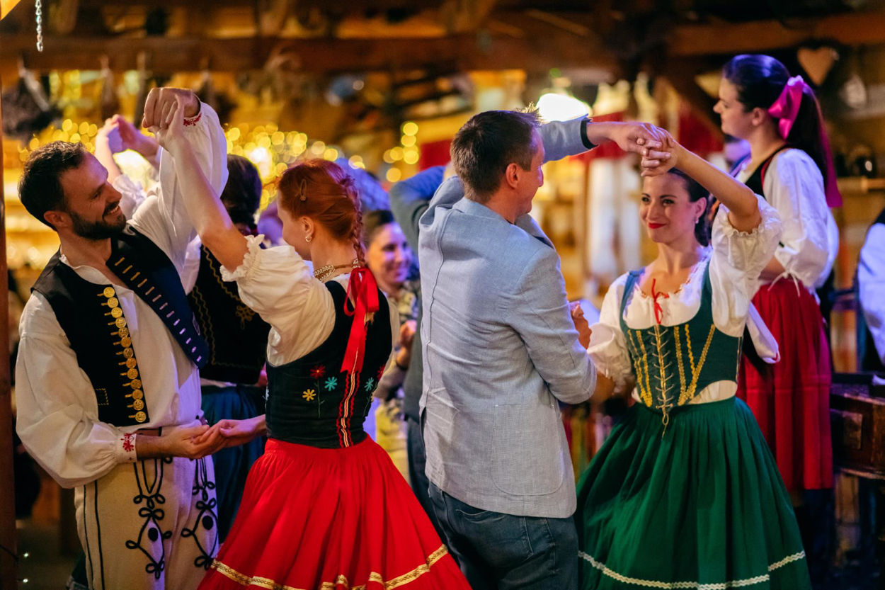 Folkloric Dinner Show Experience in Prague