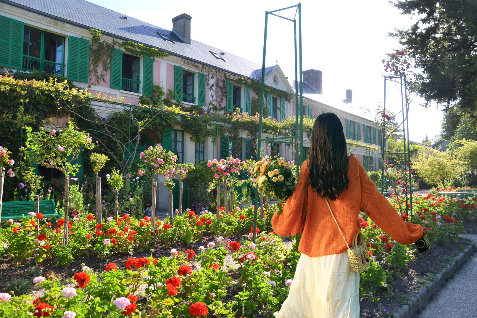 One-day tour to Palace of Versailles, Monet's Garden, and Van Gogh Village in Paris, France (Chinese small group/hotel pickup and drop-off)