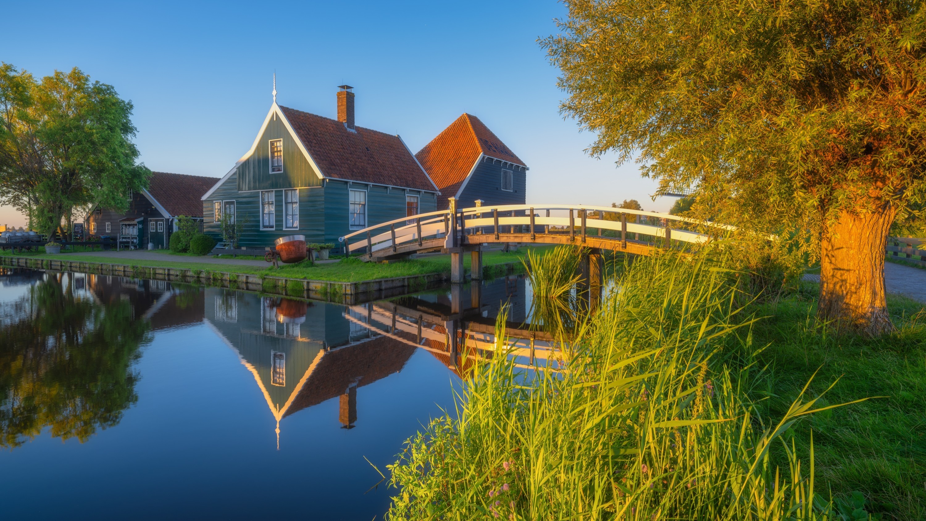 Zaanse Schans, Afsluitdijk & Giethoorn day tour from Amsterdam