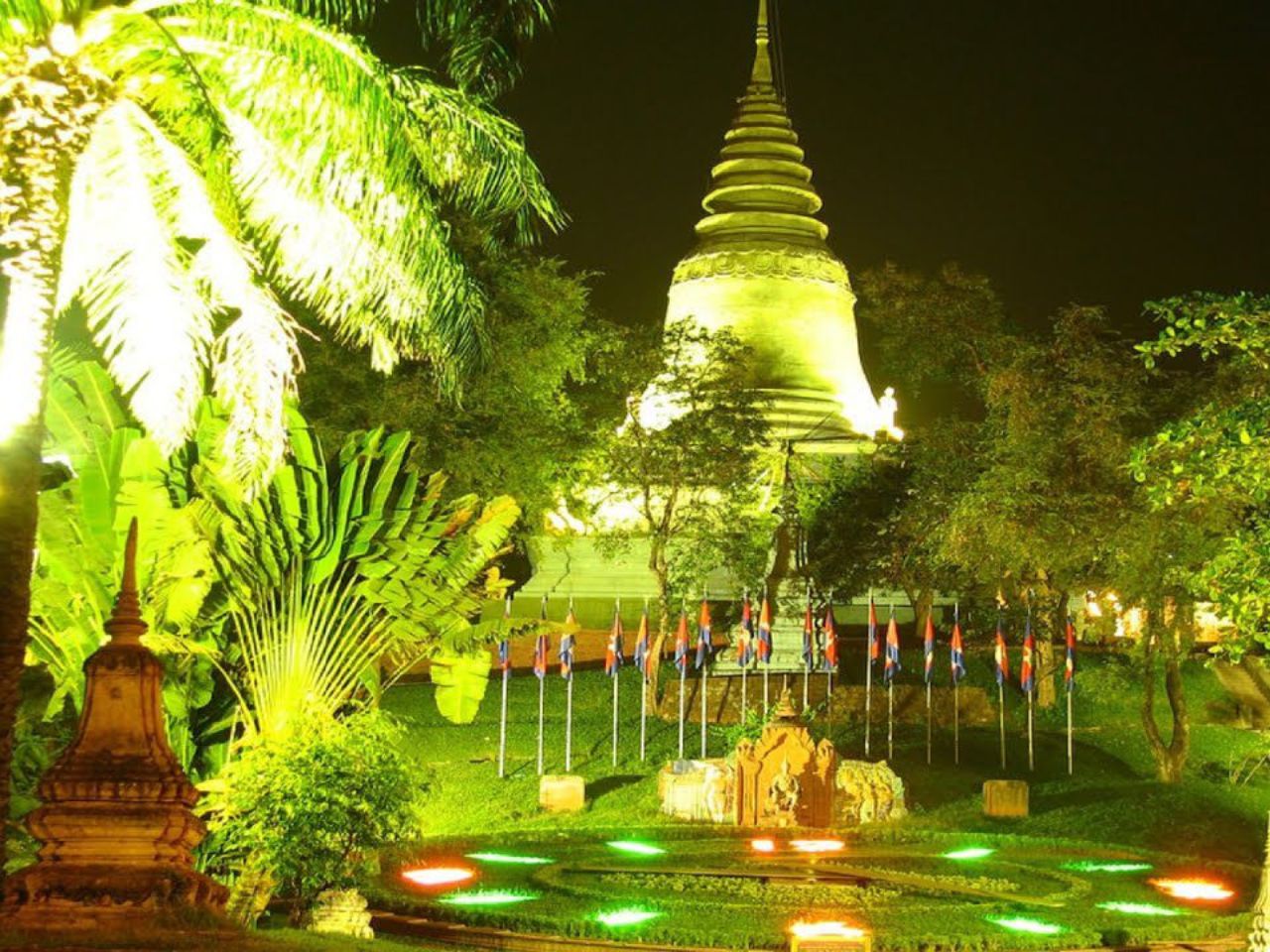 Phnom Penh Night time Tour by Phom Penh Heritage City Tours