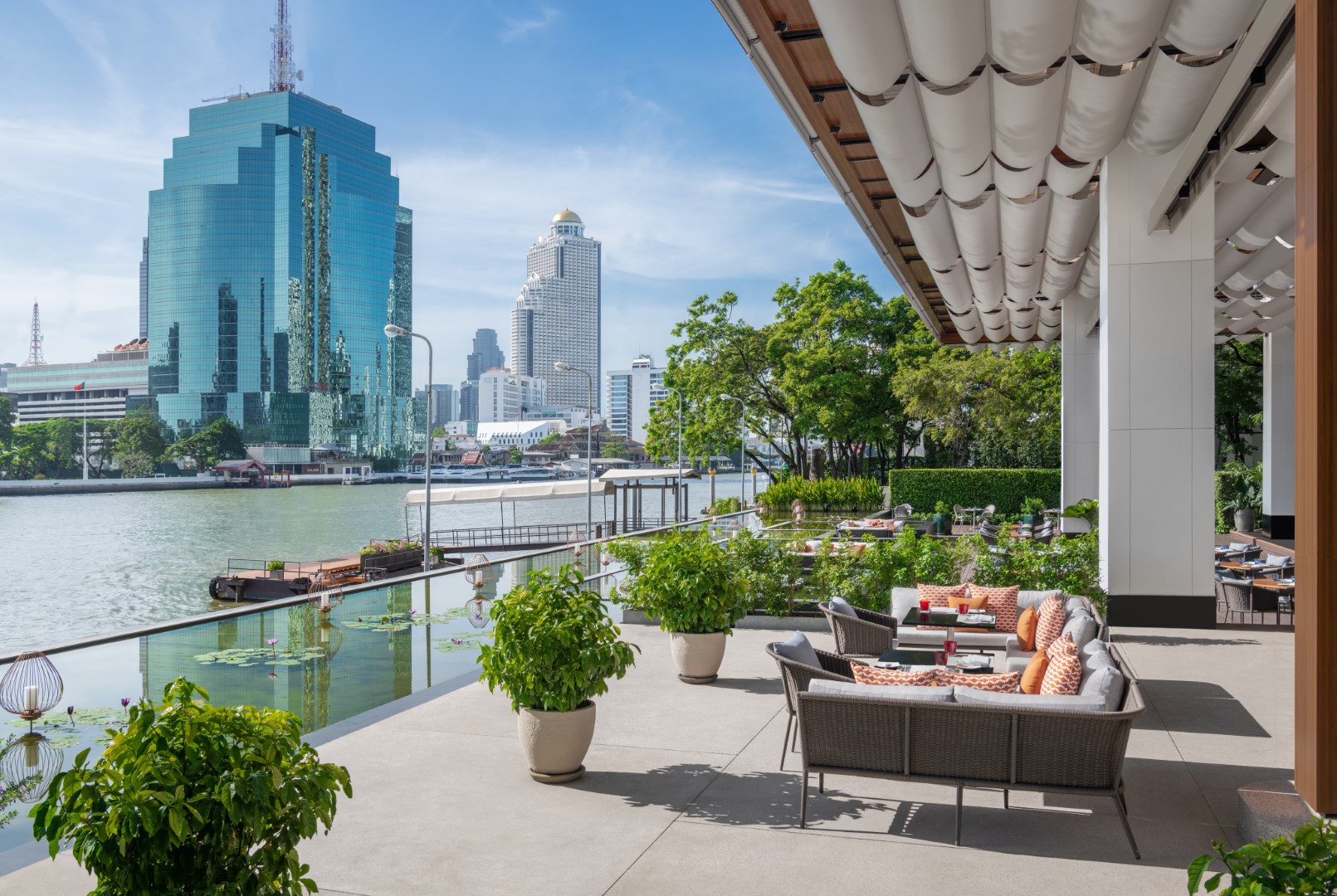 Seafood Buffet at FLOW, Millennium Hilton Bangkok