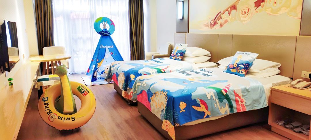 Beach Courtyard Family Theme Twin Room