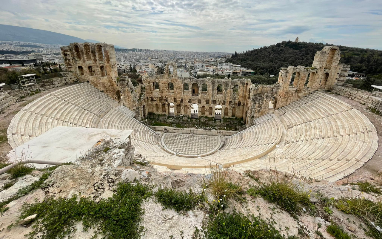 探索歷史遺跡，並在導遊的帶領下，暢遊雅典最著名的地標。