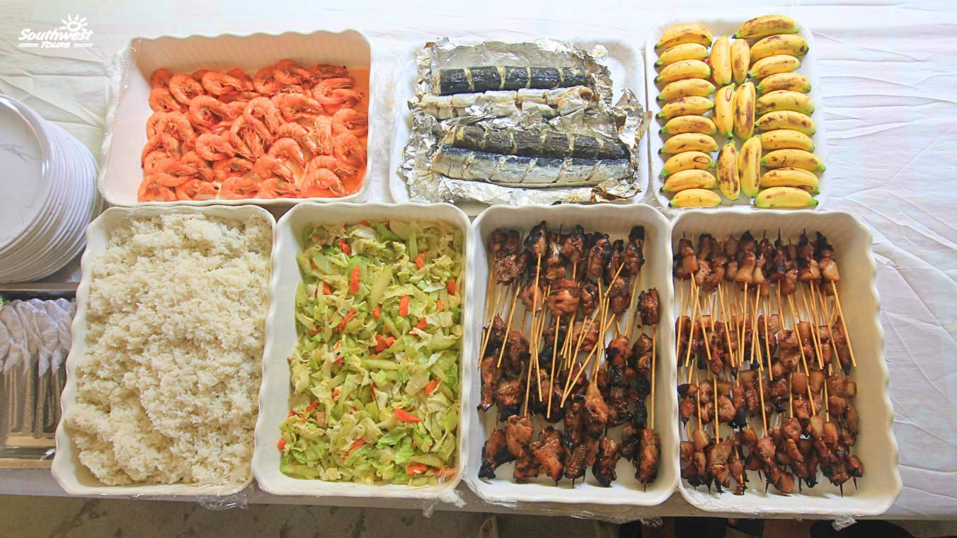 您可以根據所選的方案享用自助餐或海鮮餐！