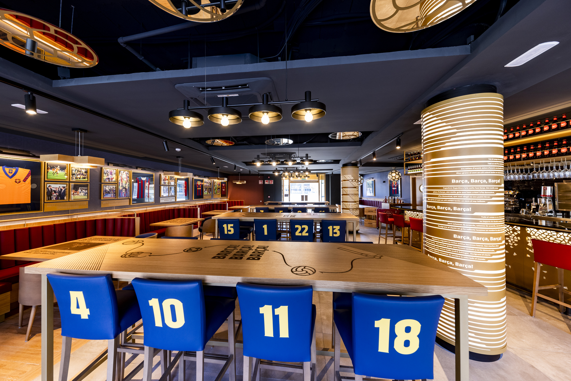 探索完俱樂部輝煌的歷史後,不妨到 FCB Café 稍作休憩。 探索完俱樂部輝煌的歷史後,不妨到 FCB Café 稍作休憩。