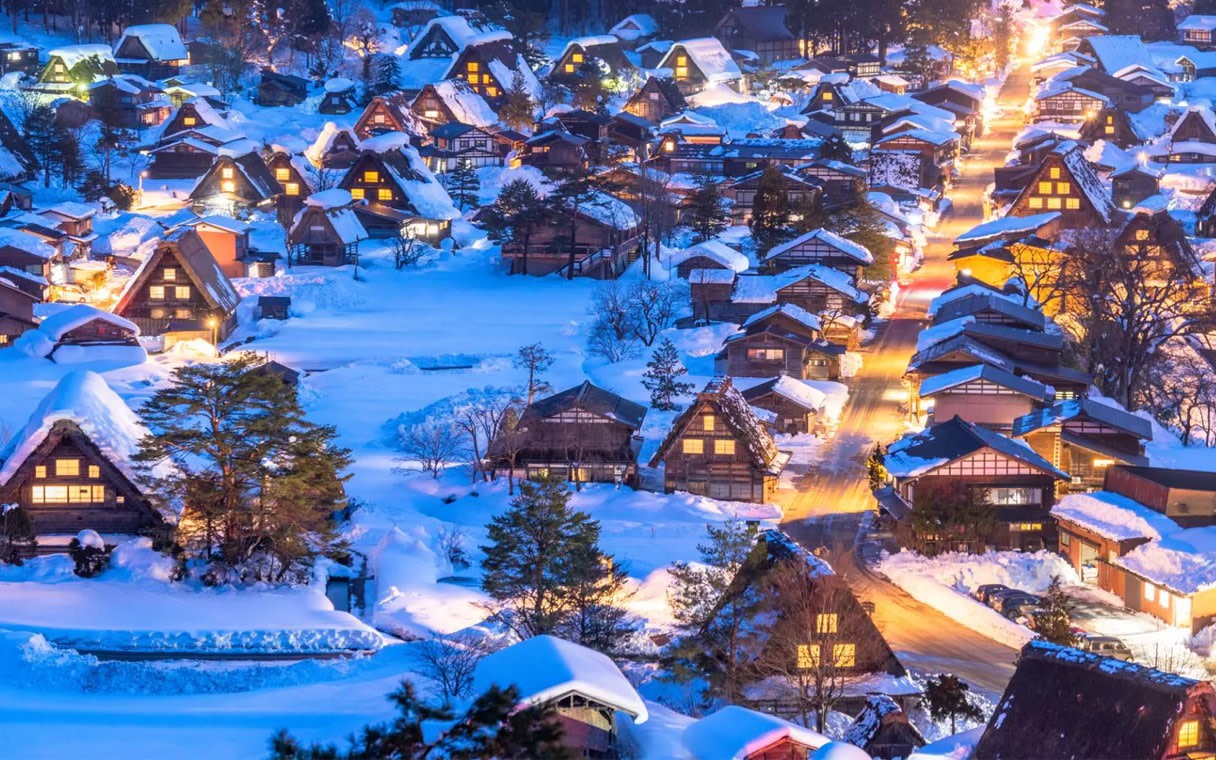 Nagoya Hida Takayama & Shirakawa-go Full-Day Tour with Cultural Heritage