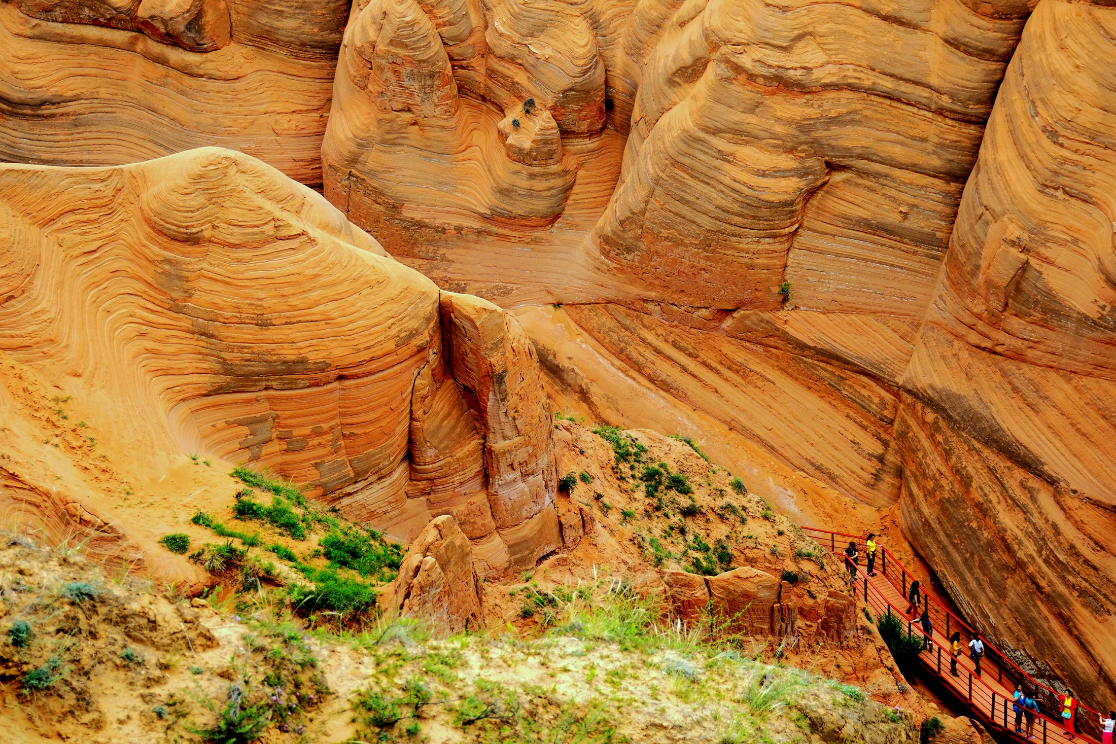 Xi'an: Hukou Waterfall & Wave Valley Trekking 2-Day Tour