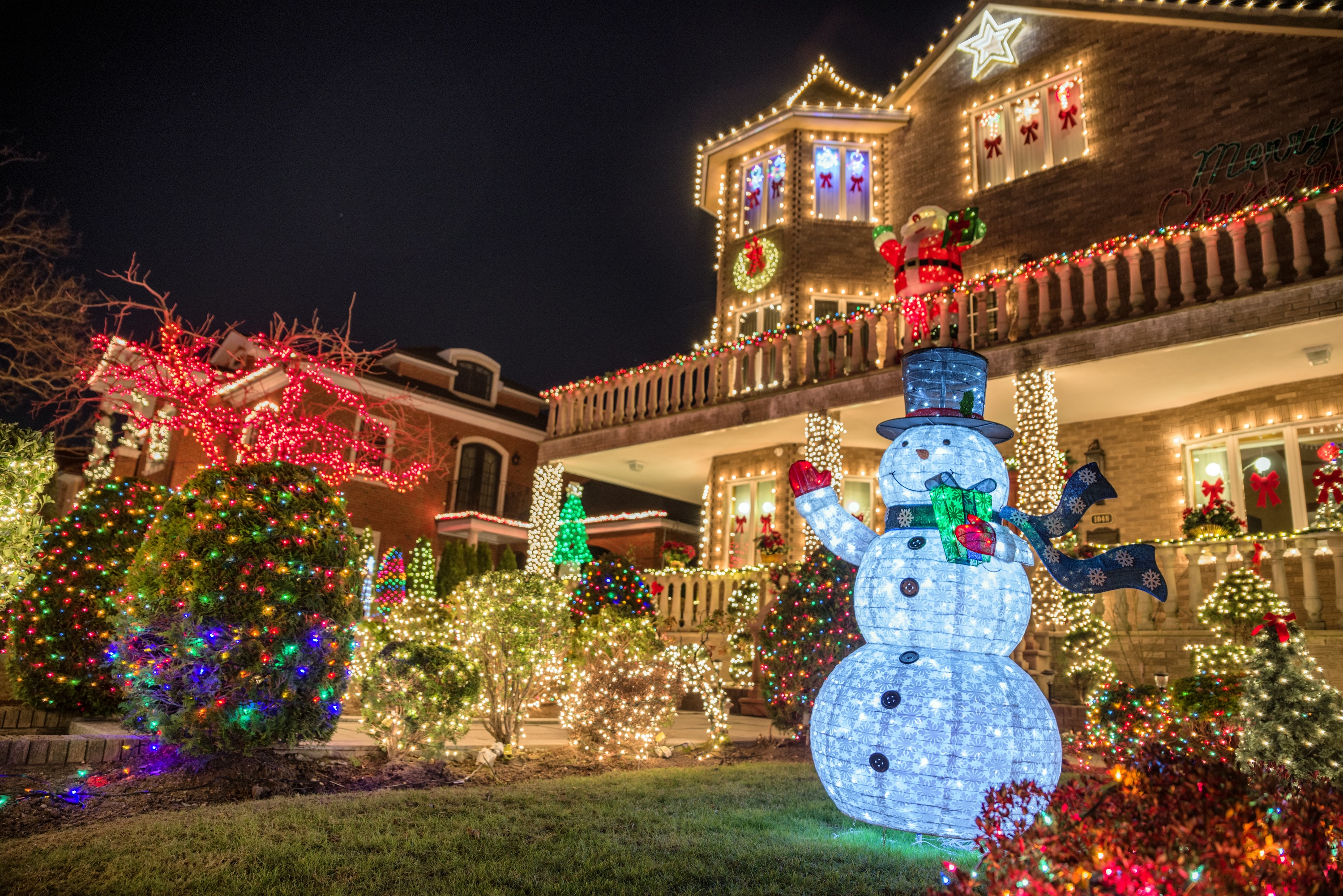 Dyker Heights Luxury Holiday Lights Tour in New York