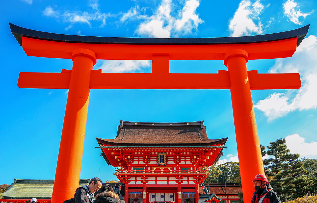 【京都三大名所一日遊 】 世界文化遺產金閣寺（鹿苑寺）&清水寺祈福&二三年坂&伏見稻荷大社千本鳥居 | 京都或大阪出發