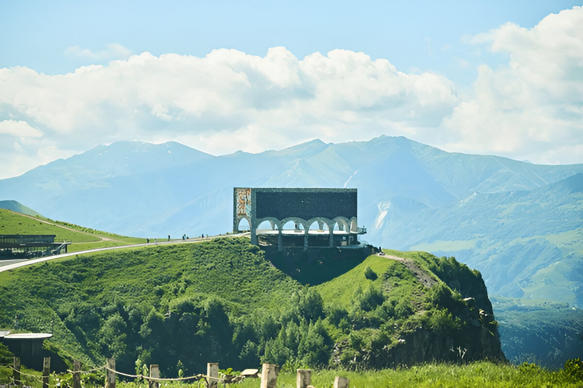 Tbilisi Stepantsminda & Zhinvali Dam Full-Day Nature Tour
