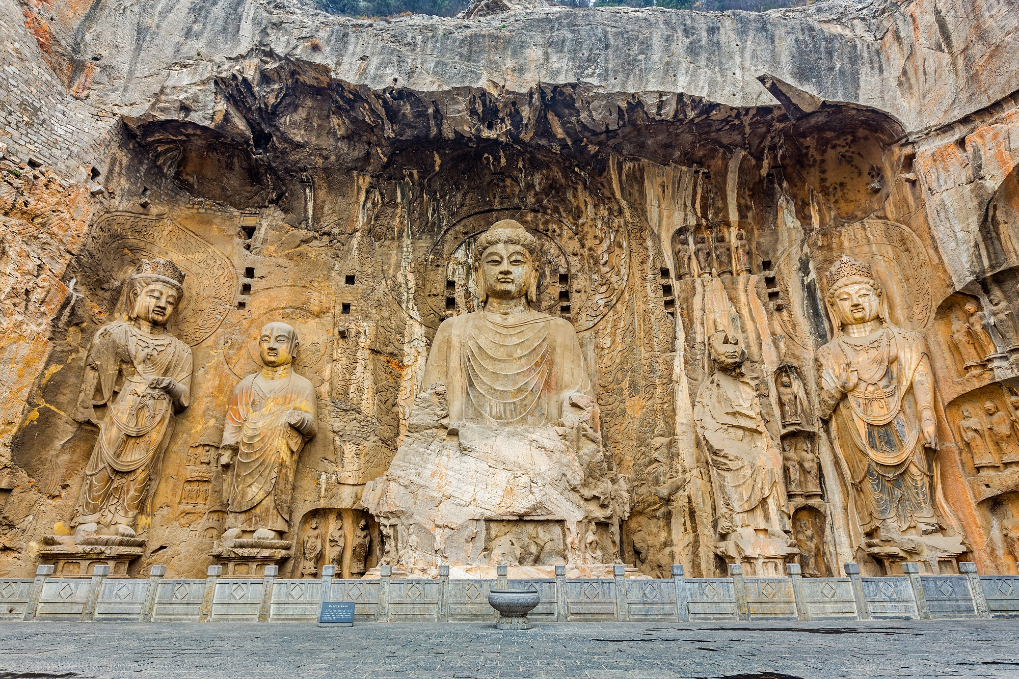 Admire the biggest pagoda forest in China