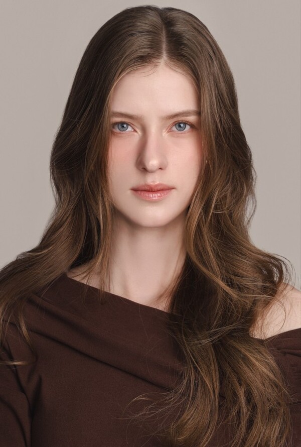 Be a K-pop Idol: Hair, Makeup & Professional Photoshoot