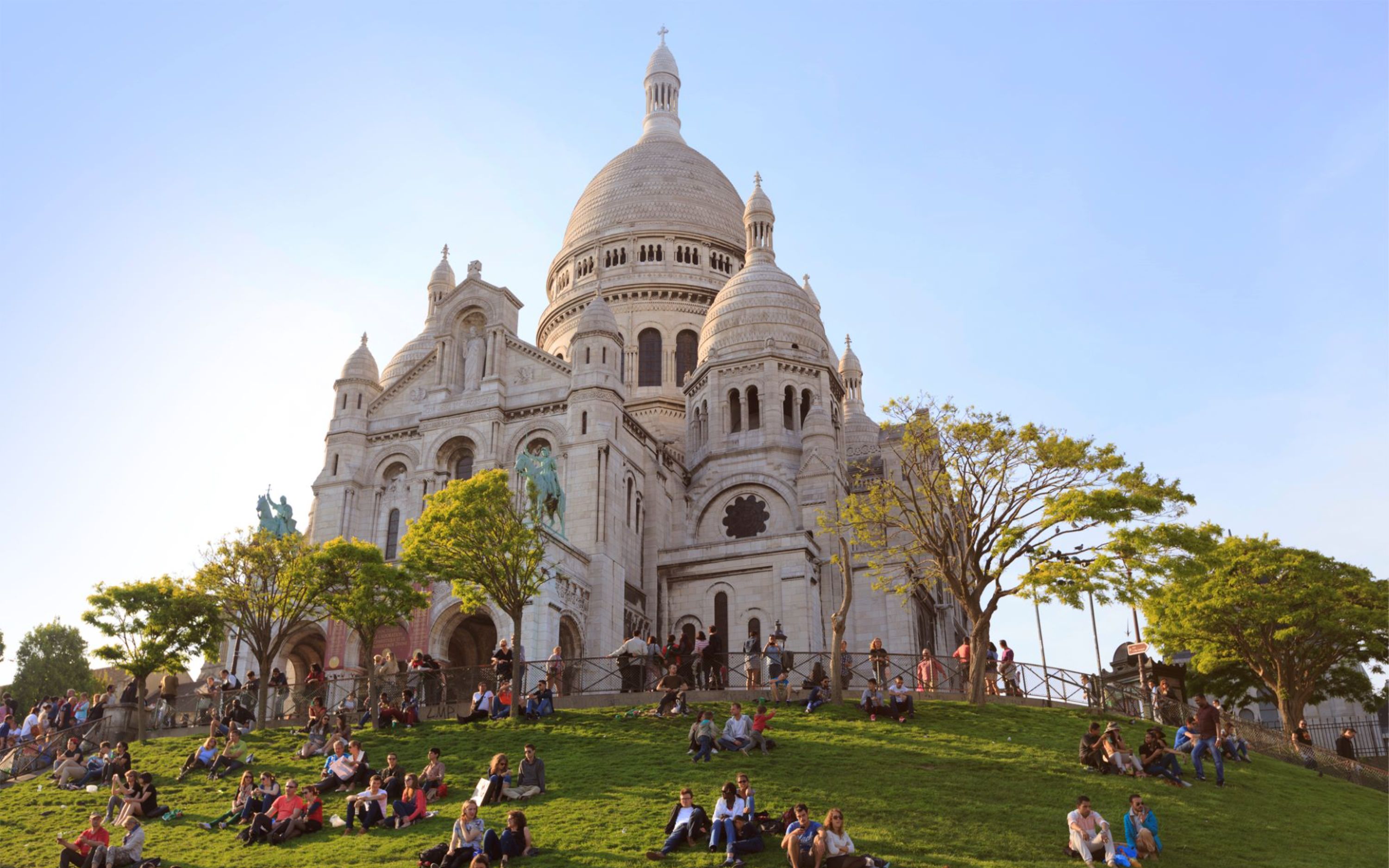 A charming Montmartrain ride slowly winding its way up Montmartre hill