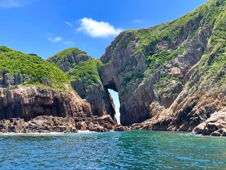 Guandao Cave, Basalt Island, Hong Kong UNESCO Global Geopark (Yacht Cruise through Four Sea Arches Volcano in Hong Kong)
