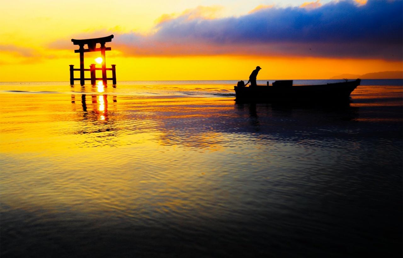 Lake Biwa Observatory, Shirahige Shrine, and Mangetsu-ji Temple Floating Temple Day Trip