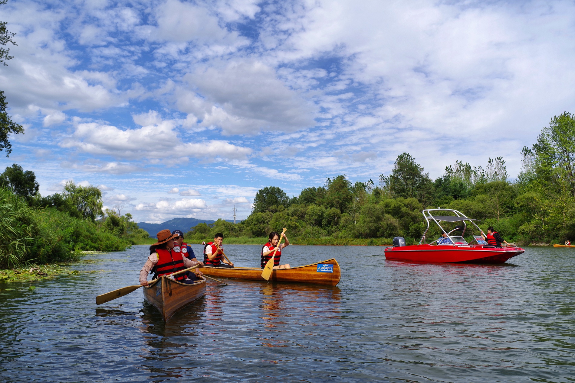 ✅ Operating Hours: 10:00 AM – 5:00 PM (departures every hour on the hour)✔️ 10 minutes: Safety briefing and canoe paddling instruction
✔️ 5 minutes: Life jacket fitting and boarding
✔️ 45 minutes: Canoe tour along the eco-park route