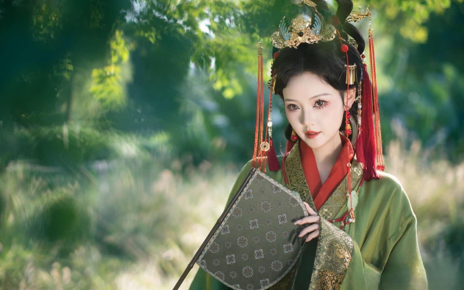 Shenzhen Hanfu photoshoot experience (clothing rental + ancient style makeup experience + optional photography photoshoot)