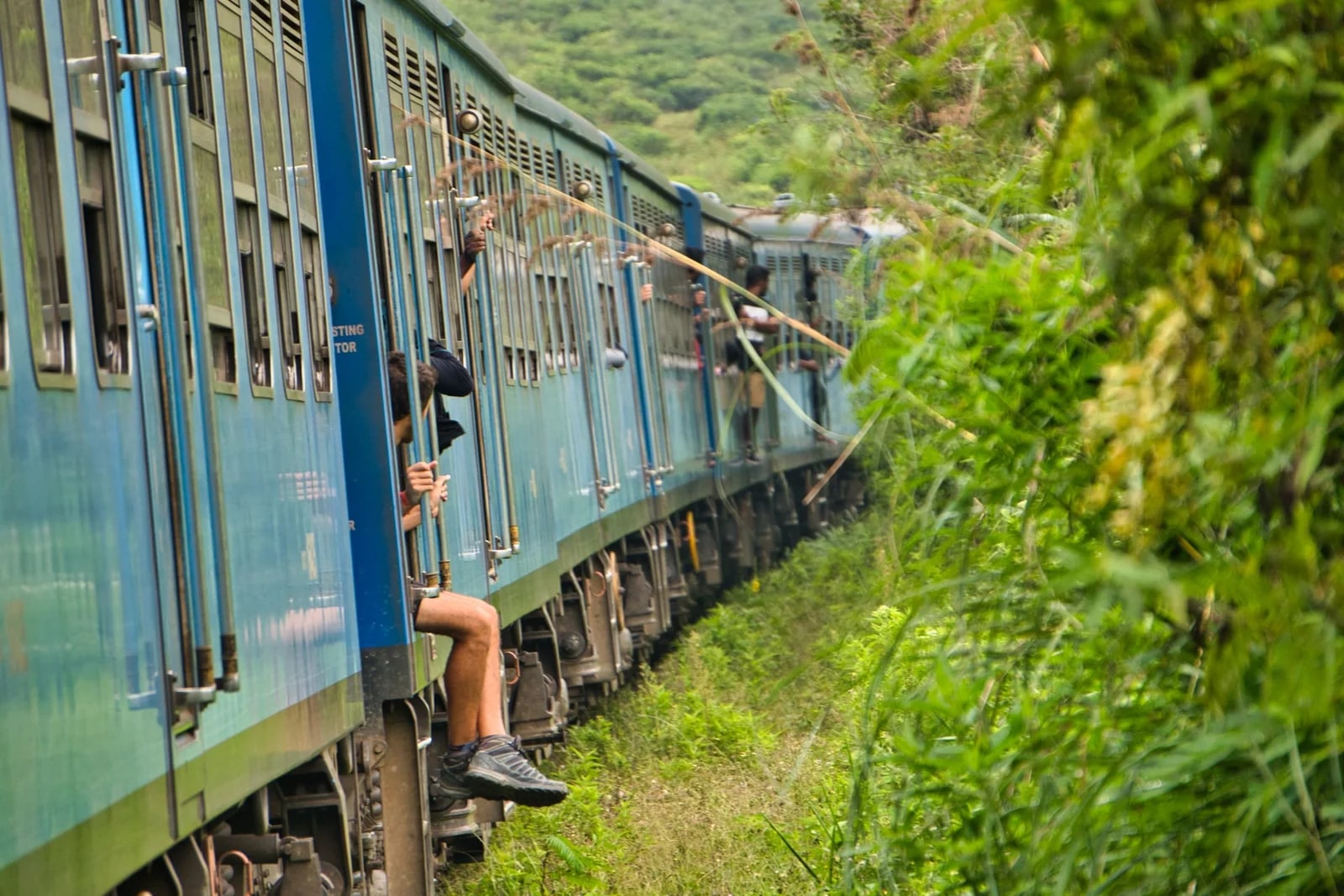 康提到埃拉火車二等座車票