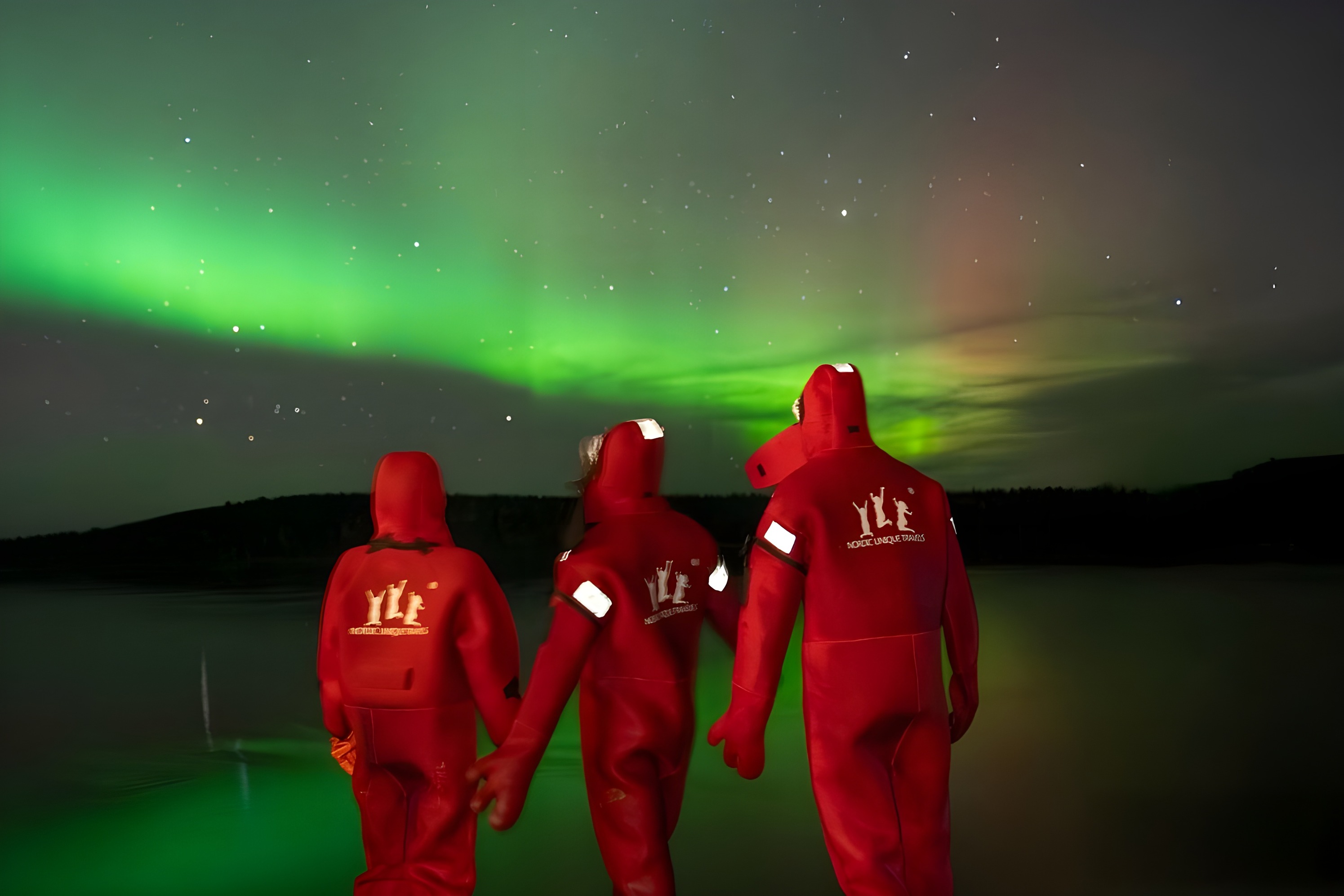 在冰上分享歡聲笑語，因冰冷冒險而緊密相連，等待璀璨燈光