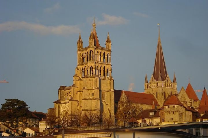 Lausanne Private Guided Walking Day Tour 