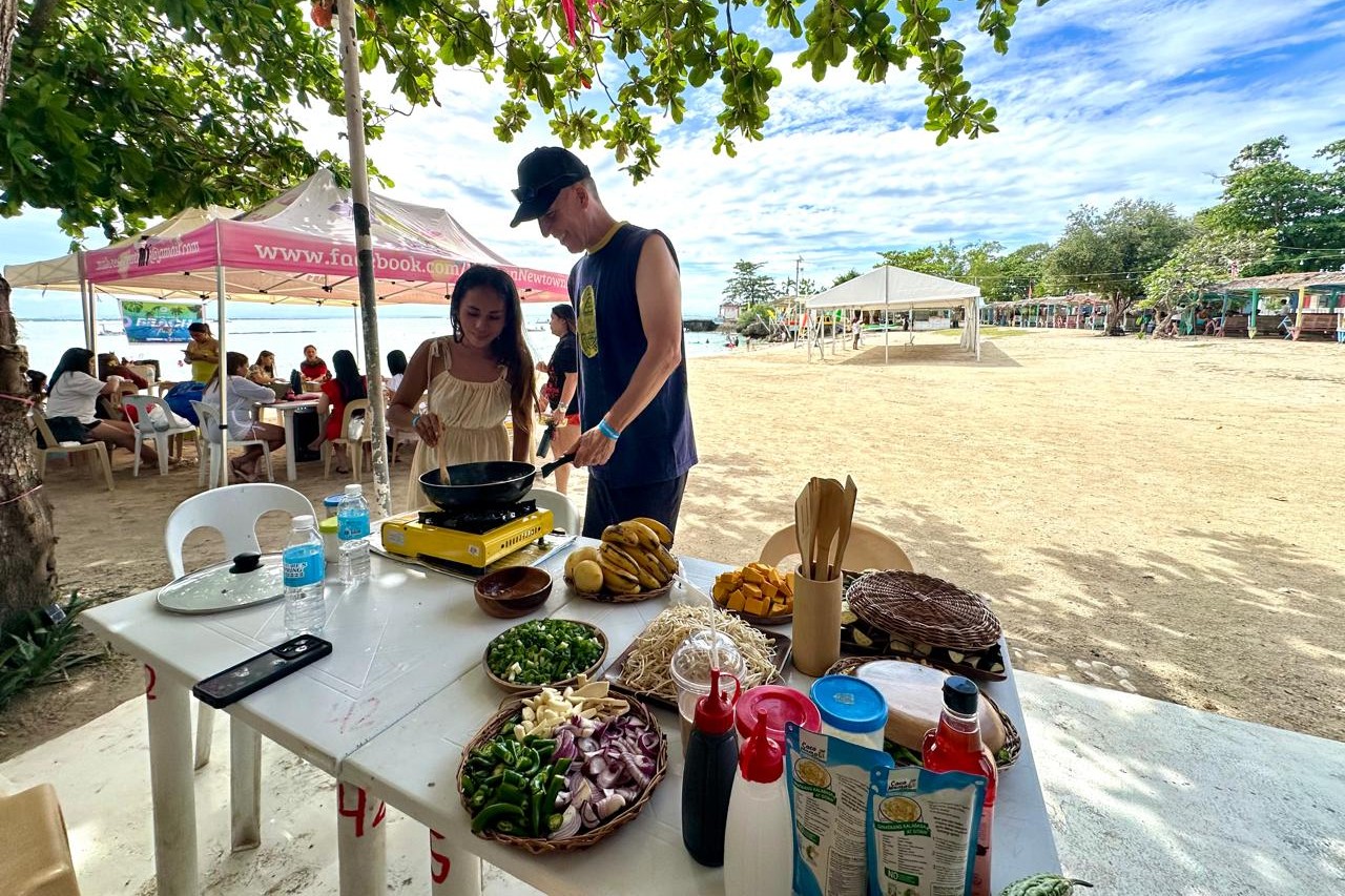 沉浸在步調輕鬆的課程中，學習製作四道美味佳餚和一道道地的可口甜點。