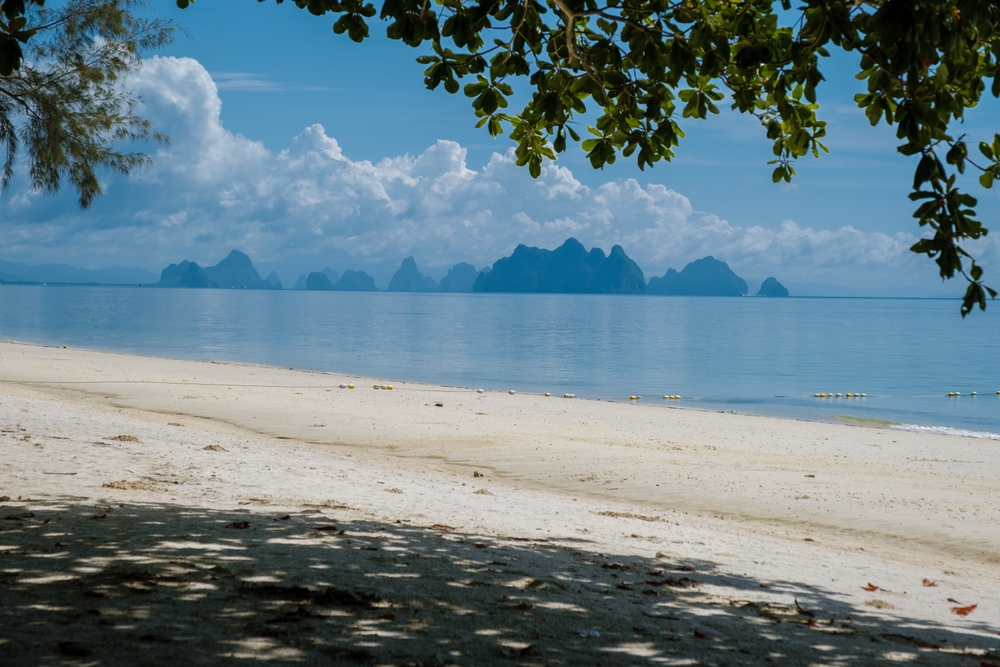 Sun’s out, smiles out, let’s beach it!