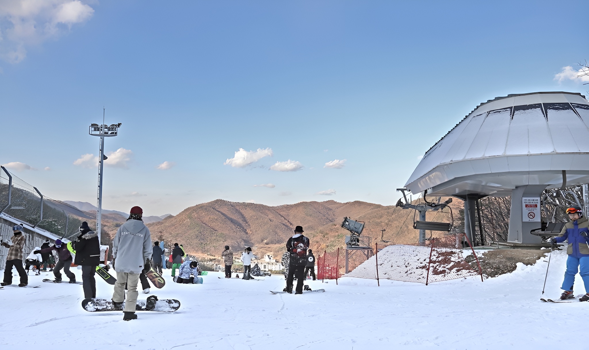 芝山森林滑雪場任你馳騁，不論是家庭、初學者或滑雪高手，都能盡情享受！
