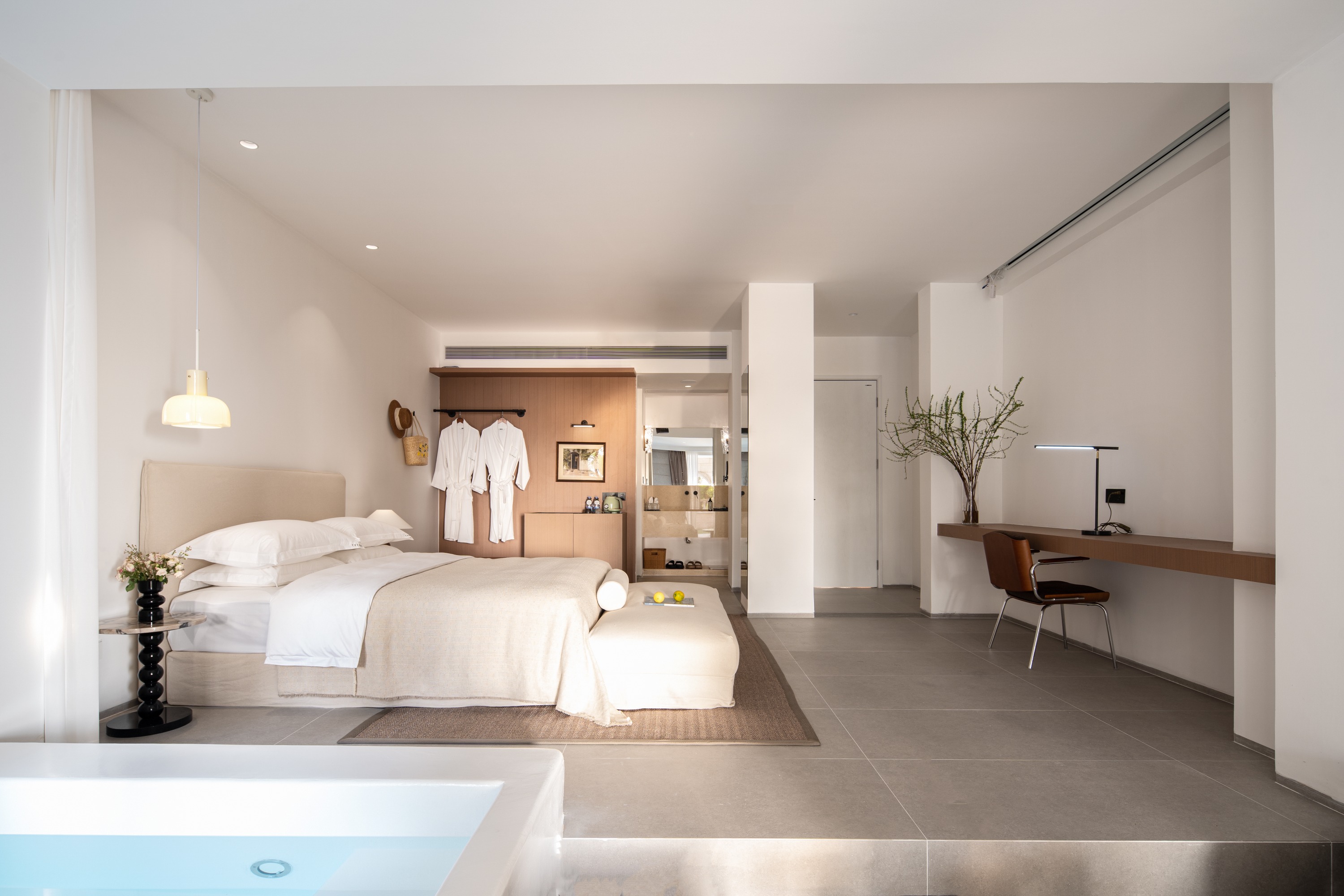 Twilight Pool Suite King Bed