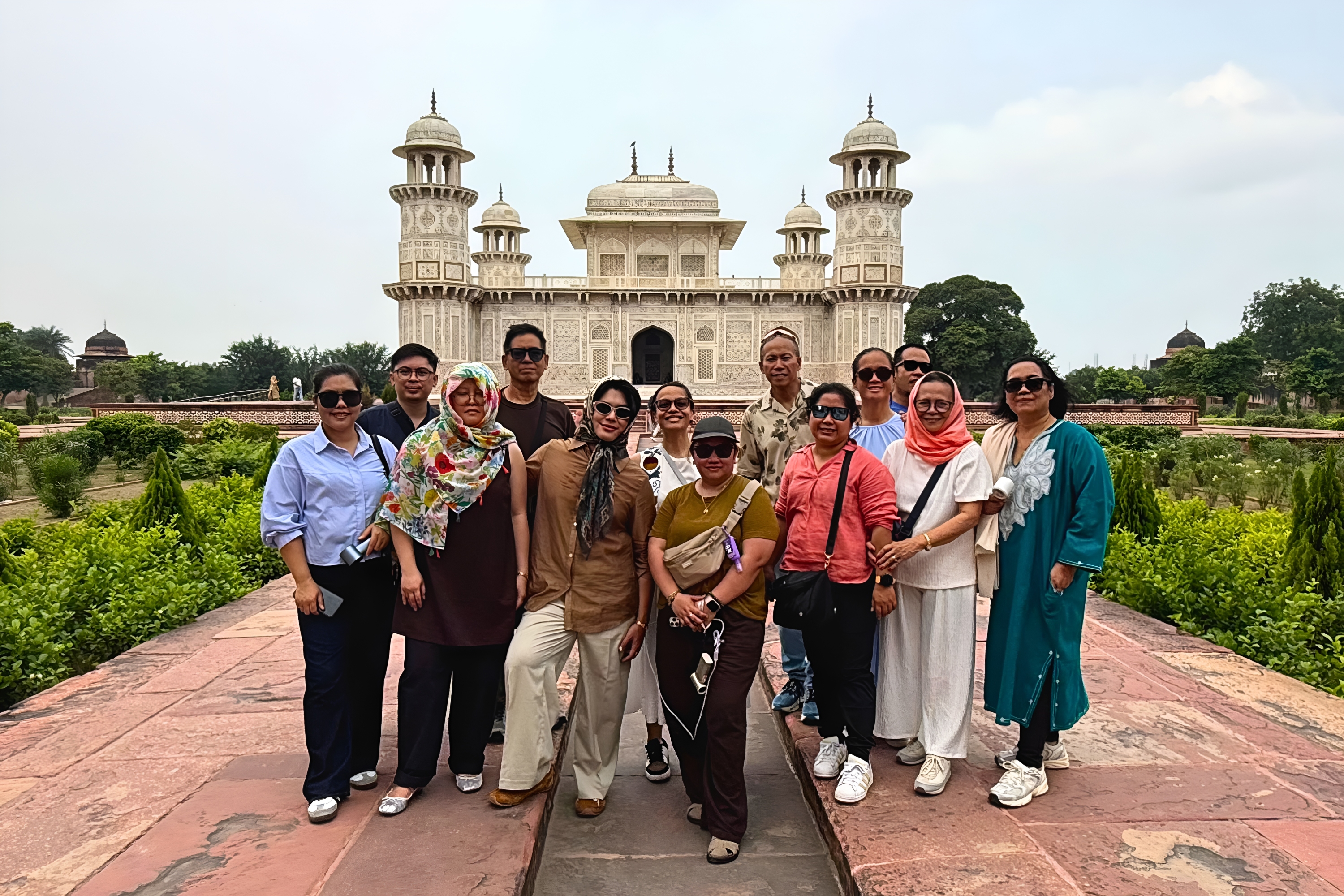 參觀由蒙兀兒帝國第四任皇帝的妻子 Nur Jahan 於 17 世紀建造的白色大理石陵墓。這座陵墓被譽為「小泰姬瑪哈陵」。